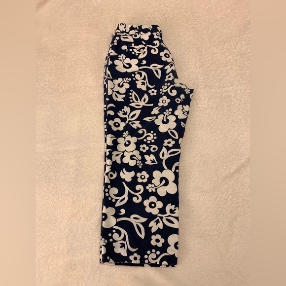 Tommy Hilfiger Pants - Tommy Hilfiger Floral White & Blue Capri Pants